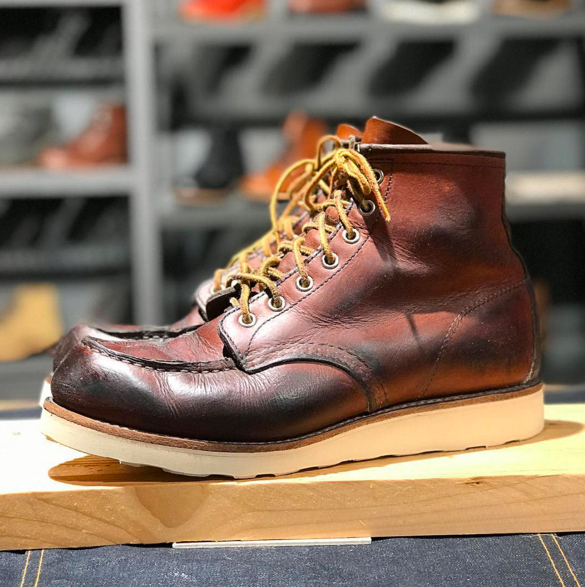 Wo kann ich meine Red Wings neu besohlen? Red Wing Shoe Store Vienna