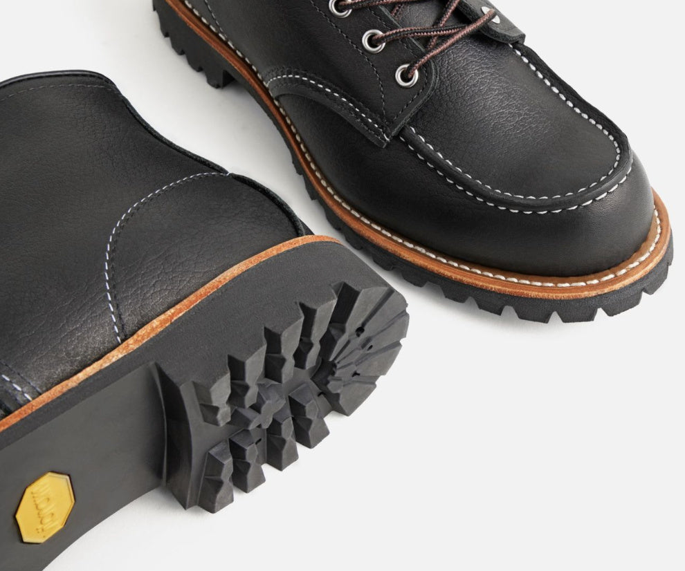 Red Wing 2949 Moc Toe Black Oil Slick Vibram Profil-Sohle Detail