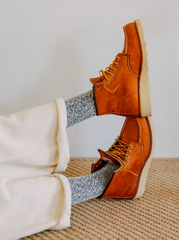 Red Wing Cotton Ragg Crew Socks Carolina Blue 97656 Socken hellblau angezogen